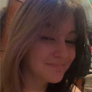 Meet your Posher, Danika